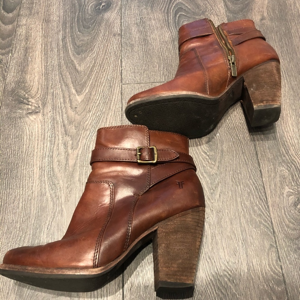 FRYE 7.5 leather bootie